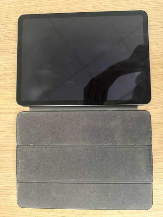 Ipad Air А2588 заключен / за части