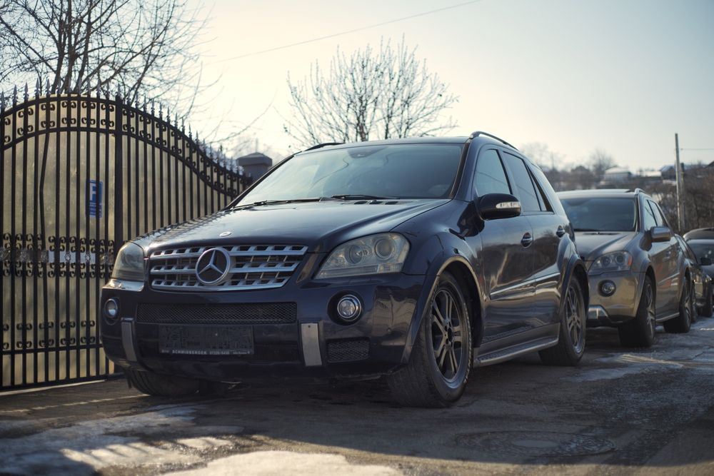 Dezmembrez Mercedes ML W164 bara far capota parbriz aripa usa grila