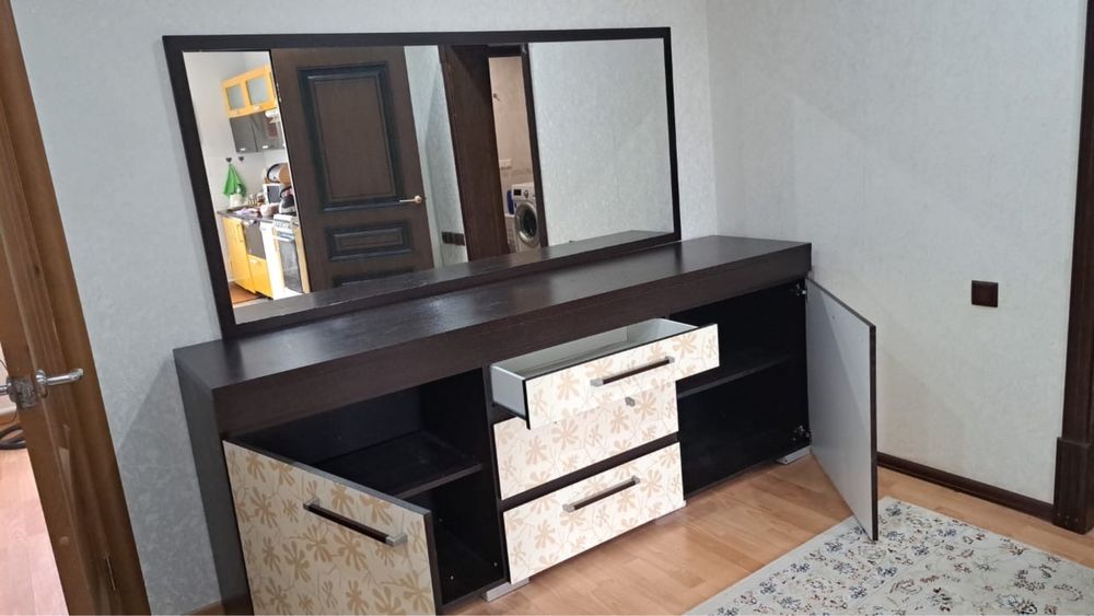 Продам шкаф с зеркалом разобранный.