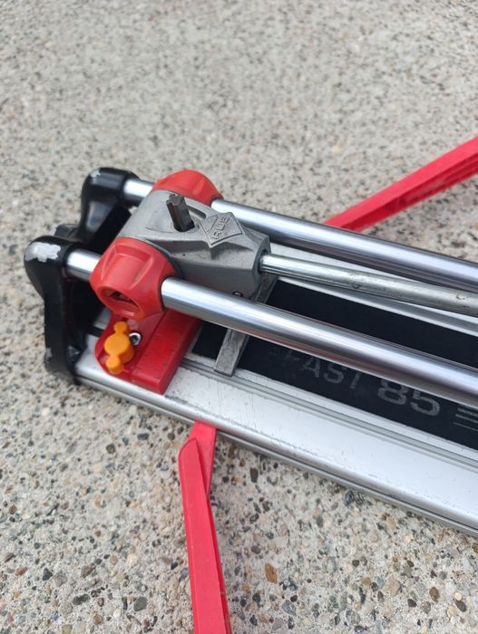 Mașină de tăiat faianță și gresie