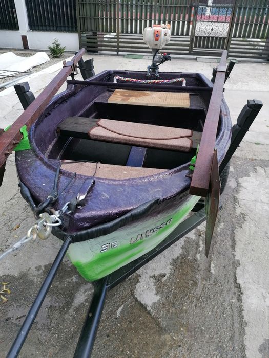 Vând barca cu motor +peridoc