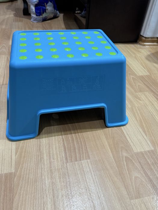 Продам гошок и поставка стульчик IKEA