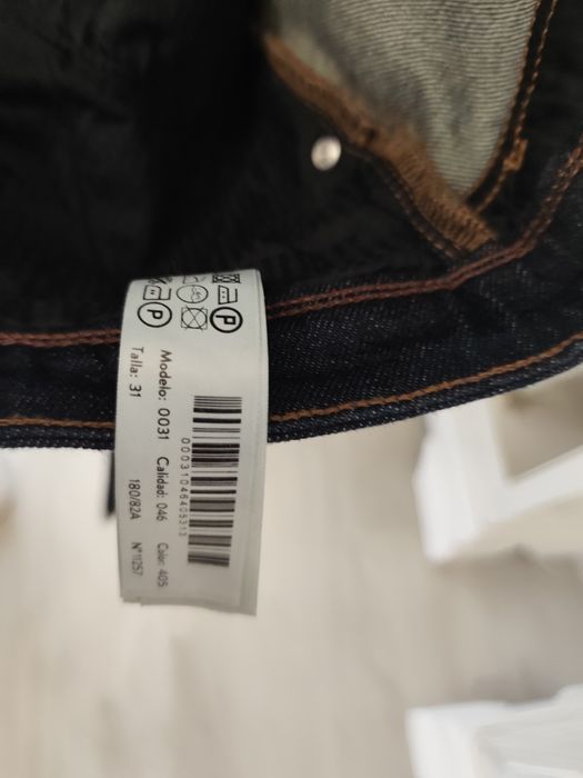 Vând blugi Massimo Dutti