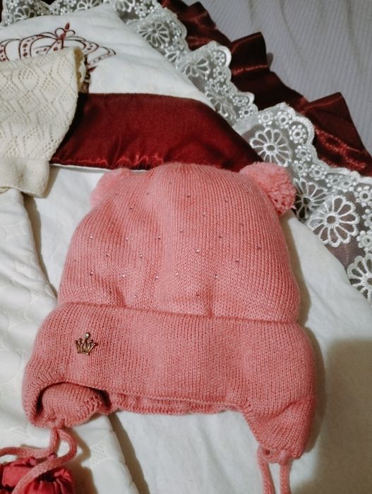 Зимняя шапка очень теплая для девочки!