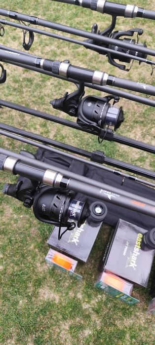 Set 3 Lansete Carbon 3,90m,3 Mulinete 7000 cu Baitrunner,Rod Pod
