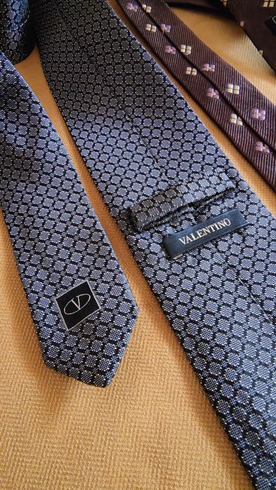 Вратовръзки Ermenegildo Zegna и Valentino