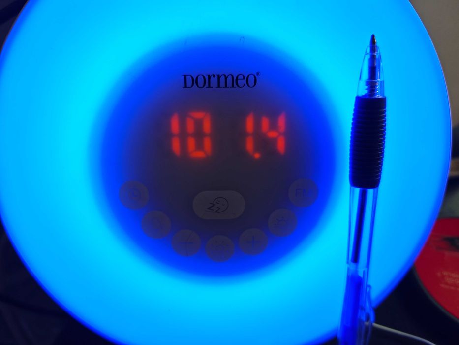 Радио часовник с аларма и различни цветове Дормео Dormeo