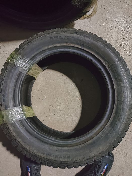 Продам зимние шины 255/55/18