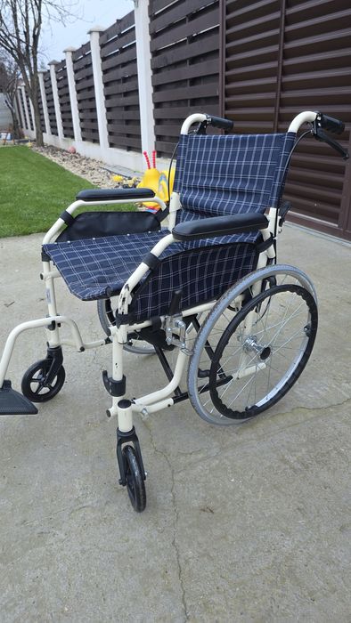 Scaun cu rotile roti