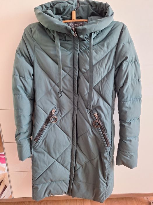 Продам зимние куртки б/у по 2000 теге