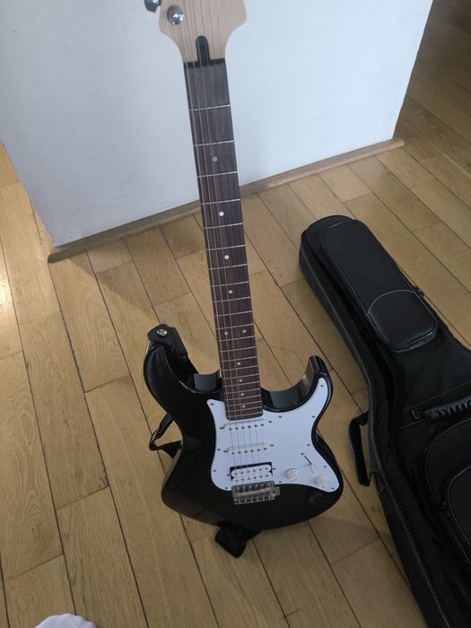 Chitară electrică Yamaha Pacifica – stare foarte bună + husă inclusă