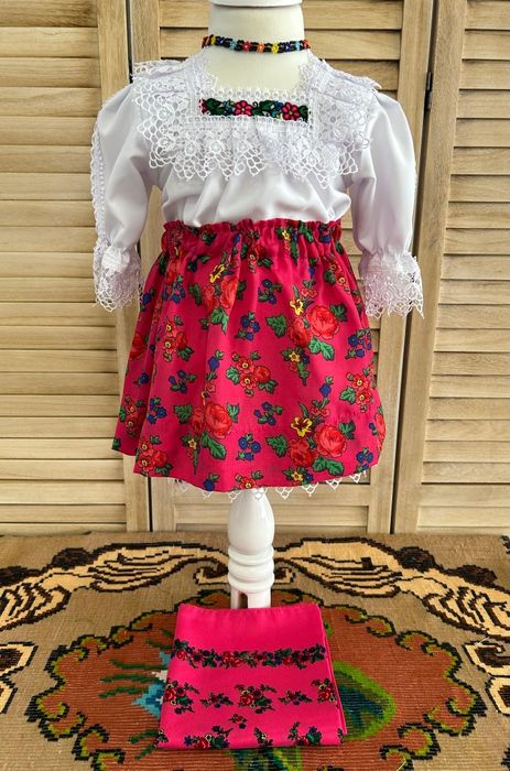 Costum popular pentru fete de Maramures