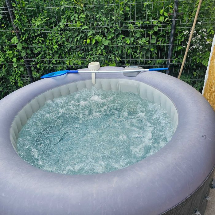 Piscina Gonflabila cu jacuzzi
