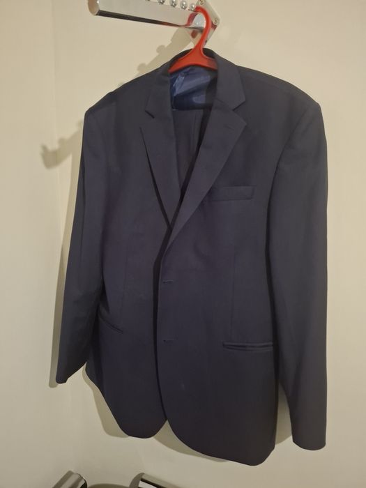 Продам костюм темного цвета