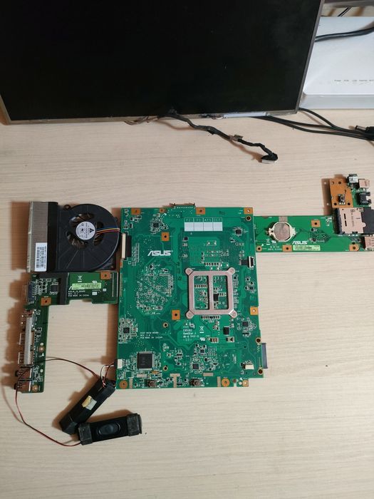 Vând placă de bază ASUS K52F