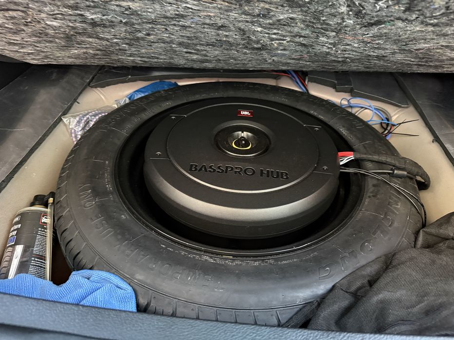 Subwoofer JBL BassPro Hub 200W pentru roata de rezervă - garanție 09.2027