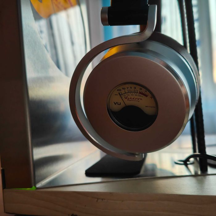 Casti Ashdown Meters OV-1 cu vumetre reale