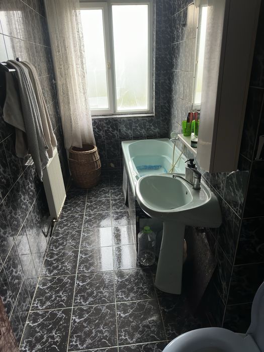 Inchiriez apartament 3 camere