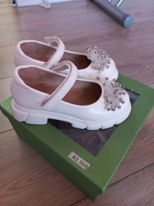 Продам детские туфли