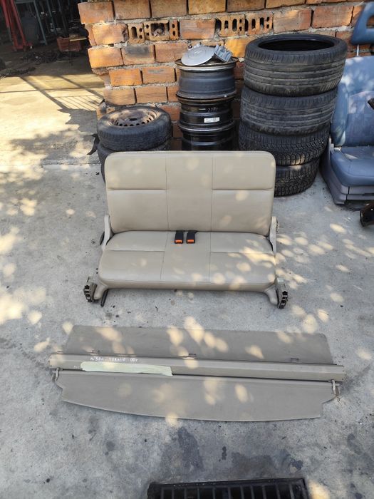 Трети ред седалки Нисан Тирано 2