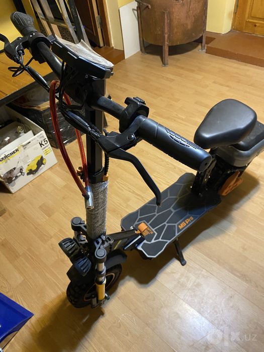 KUGO M5 PRO Elektrosamokati sotilvotdi