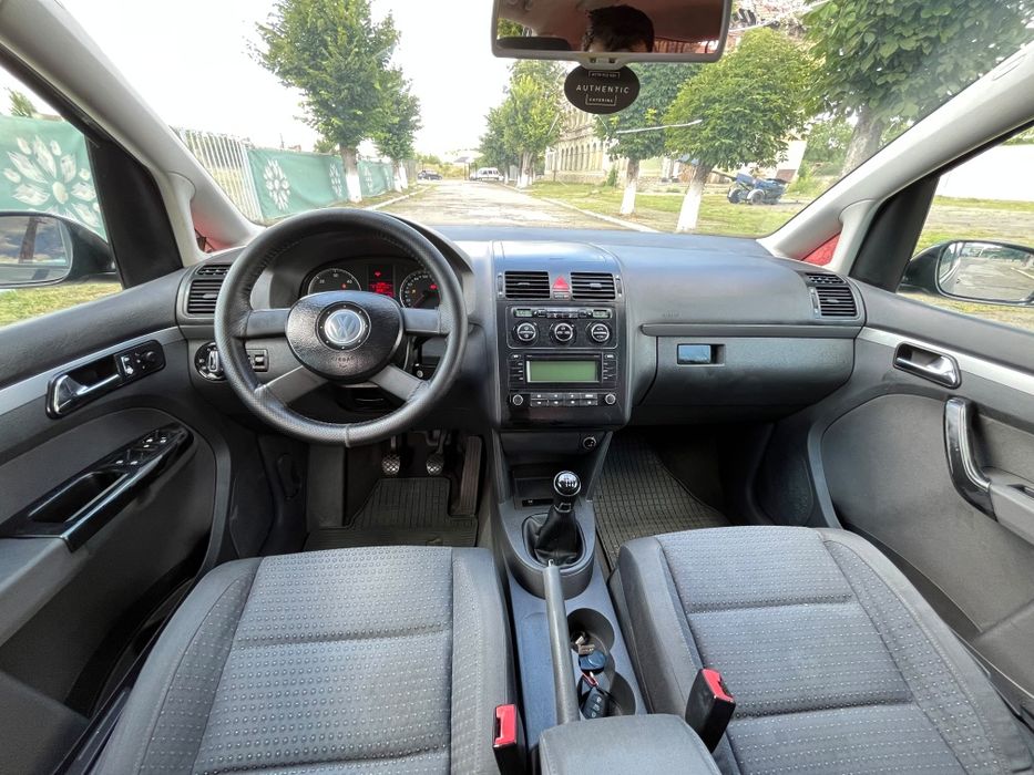 VOLKSWAGEN Touran 0 — imagine 5