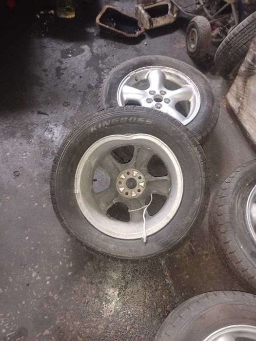 Продам комплект дисков с резиной . Субару