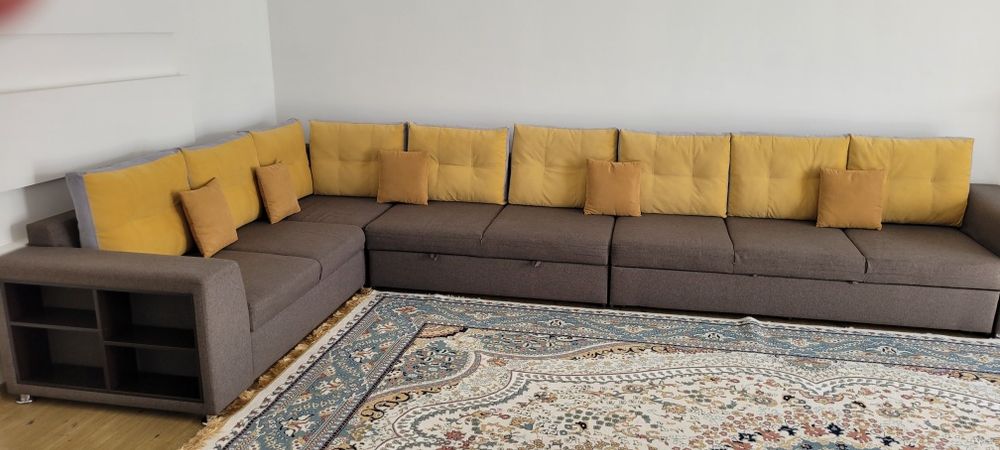 Диван большой, угловой, вместительный!