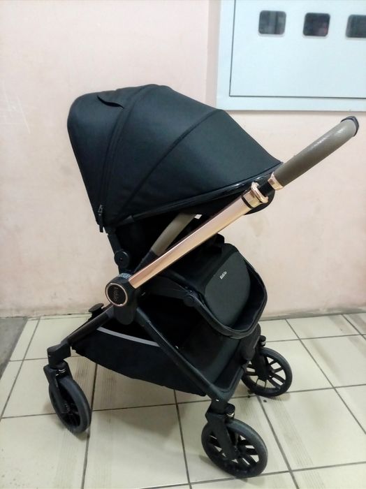 Продам прогулочную коляску
