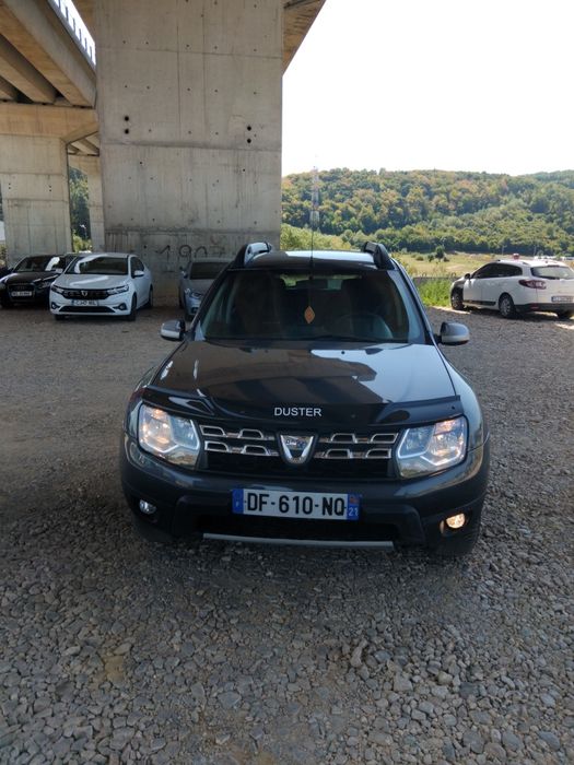 Vând Dacia Duster