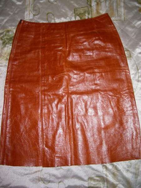 Много елегантна пола от естествена кожа размер "S" марка "Trousers