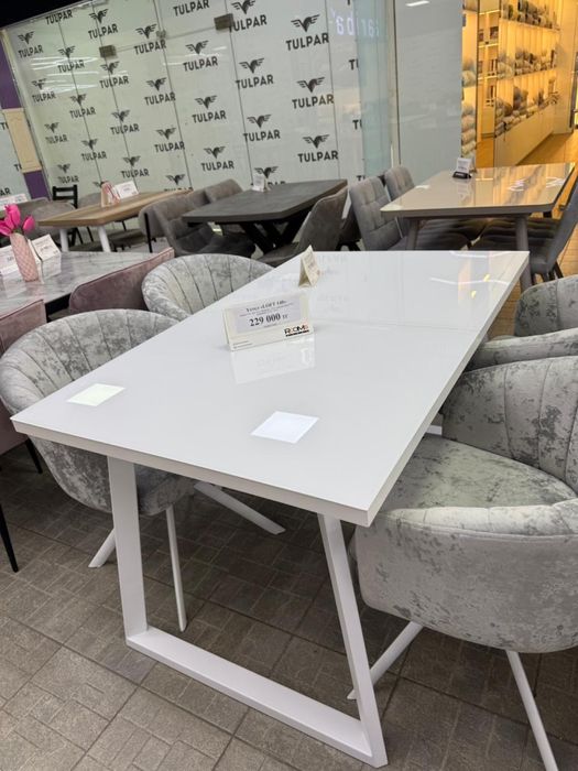 Стол обеденный абсолютно новый