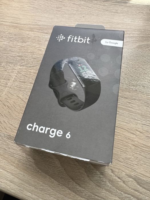 Fitbit Charge 6 с подарък 5 каишки