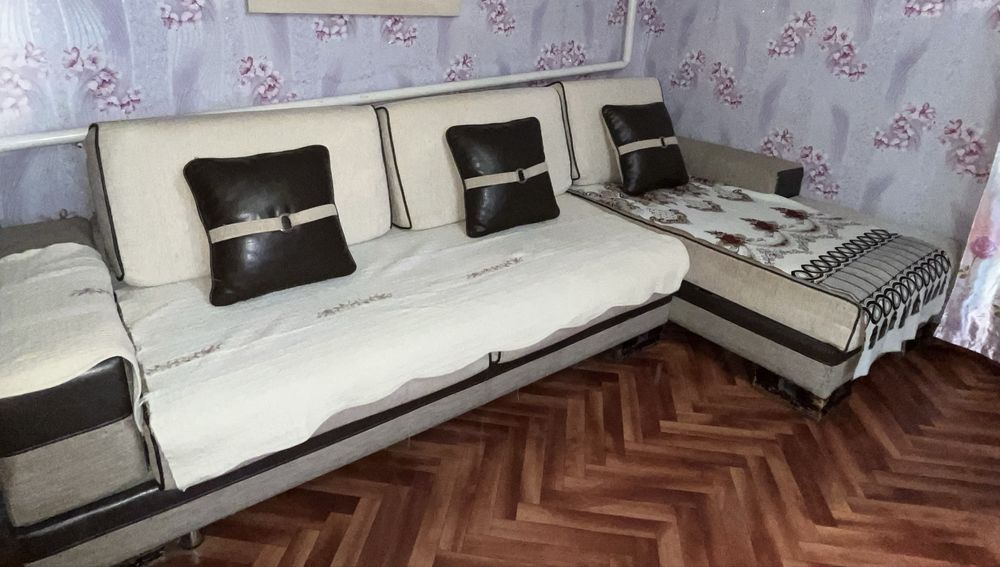 Продам диван. Нуждается в чистке