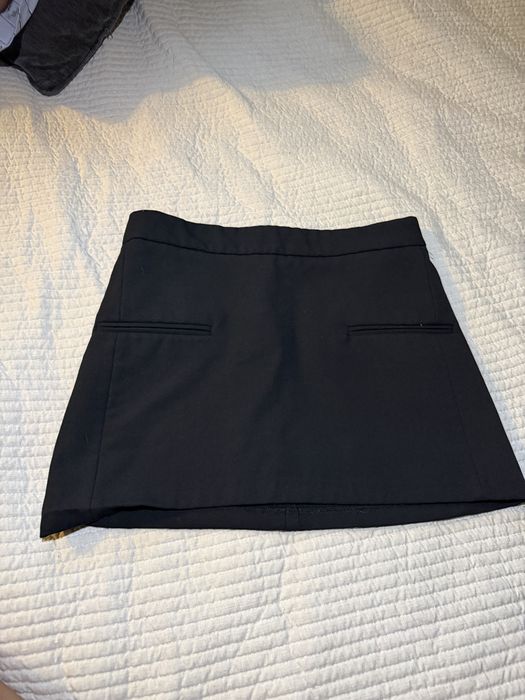 Нова черна пола Zara