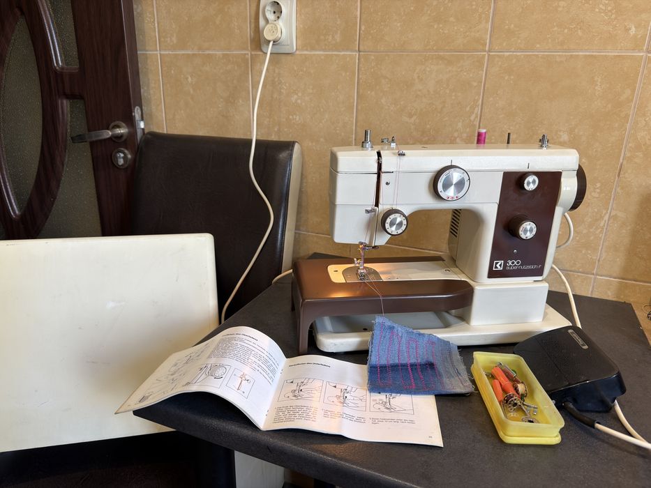 Mașină de cusut Privileg cu acesorii