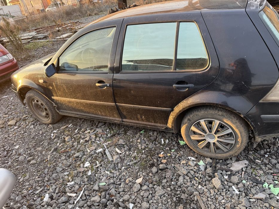 4 бр Golf 4 1.6 НА ЧАСТИ