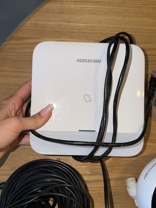Sistem complet de supraveghere video și alarmă Hikvision