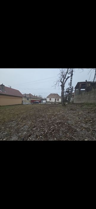 Teren intravilan CENTRAL Lancrăm (Sebeș) – 1243 mp, utilități, asfalt, deschidere 18 m