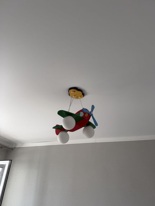 Продам люстру в детскую комнату