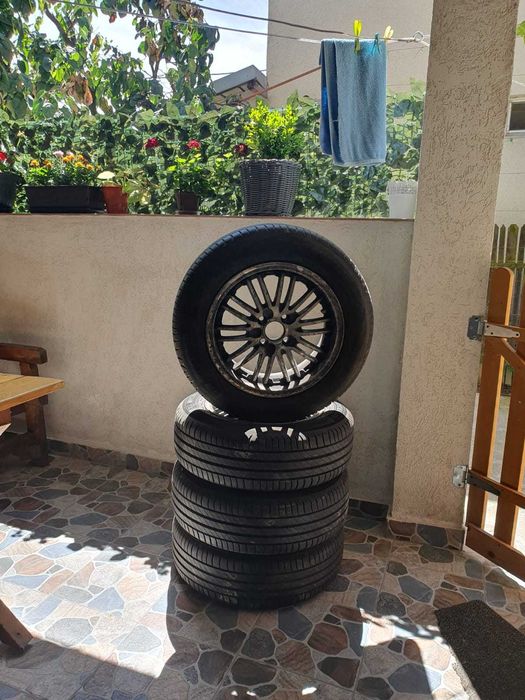 Vând 4 roți Dacia LOGAN