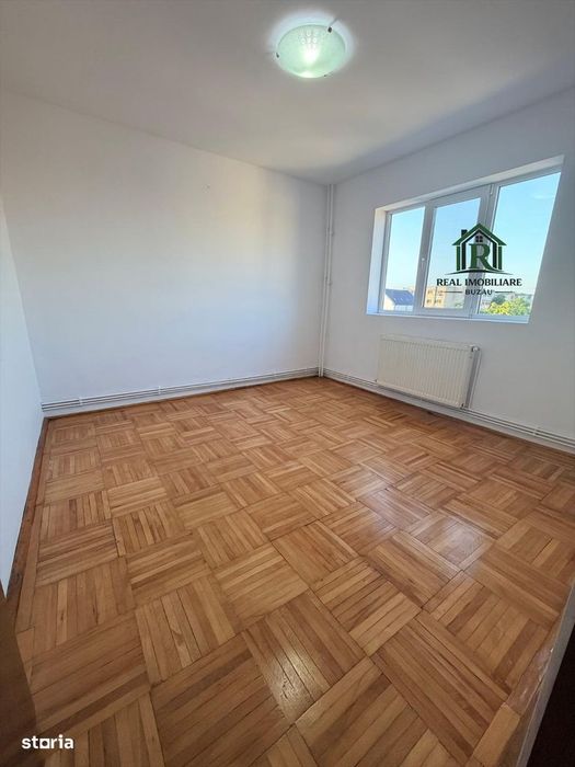 Apartament 3 camere, decomandat, disponibil imediat !