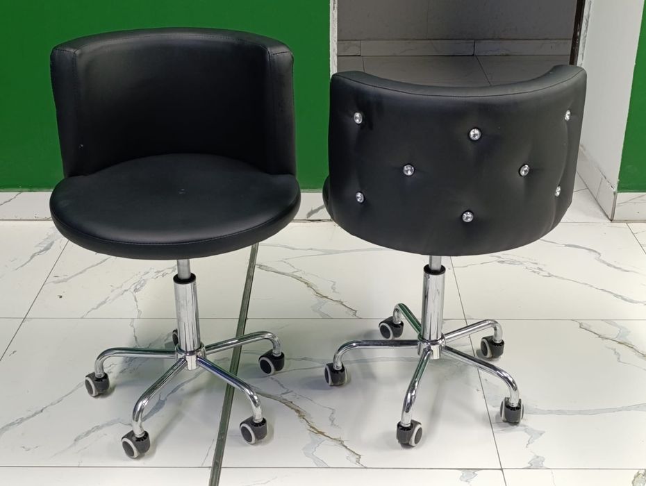 Продается маникюрные кресло 3 шт