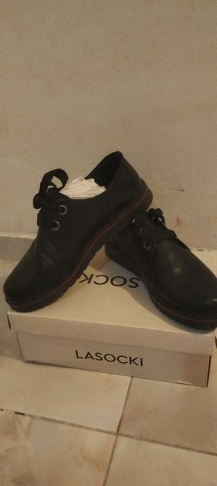 Продавам спортно-елегантни обувки