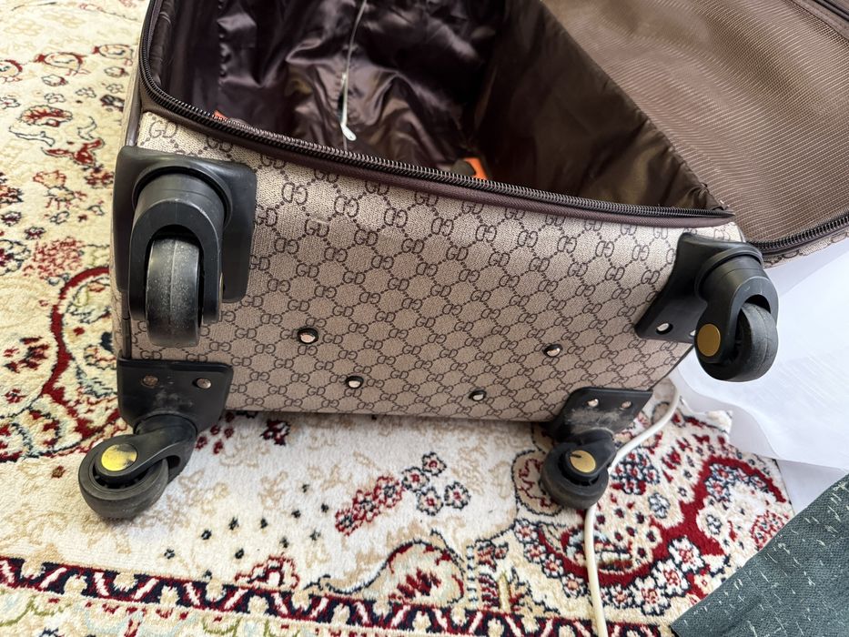 Продам чемодан б/у