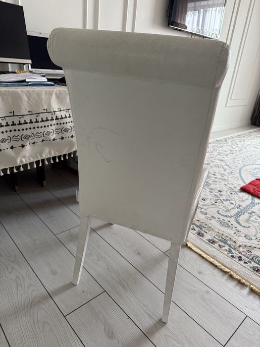 Стулья белые 6 штук