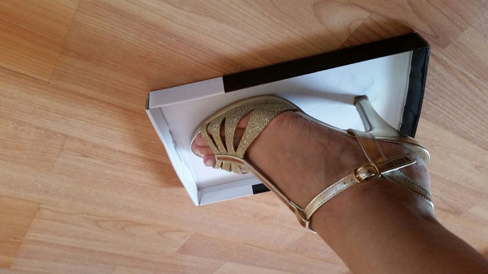 Sandale aurii pentru ocazie