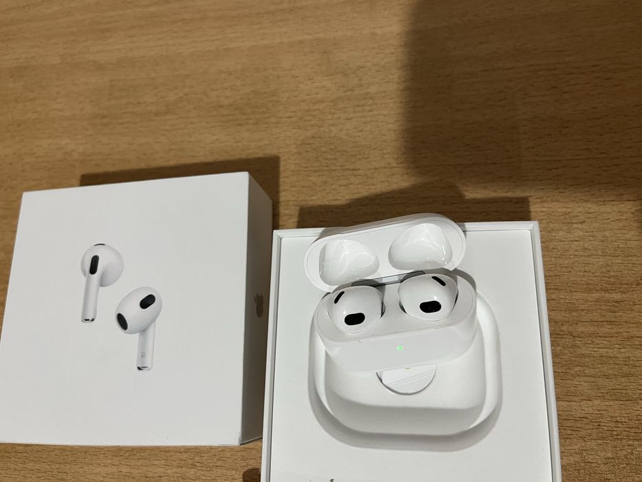 Продам наушники Airpods 3