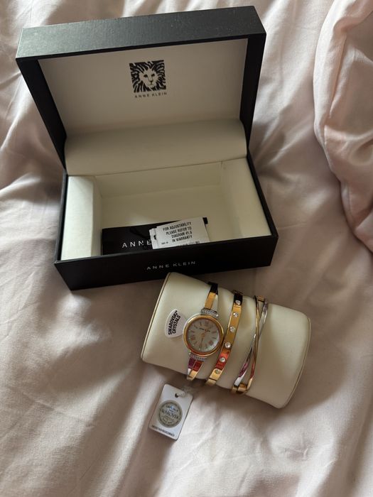 Anne Klein часы+ браслеты. Стразы от Swarovski