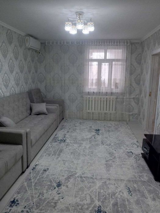 Янгибазар 2х комнатная квартира СВОЯ